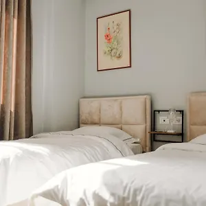 Otel Urban, Tiran